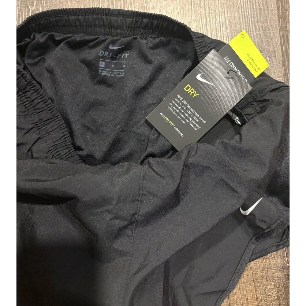 Nike - Picture 3 of 3